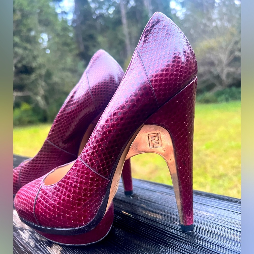 FENDI Burgundy Red Snakeskin Leather Gold Platforms Heels Pumps Platforms